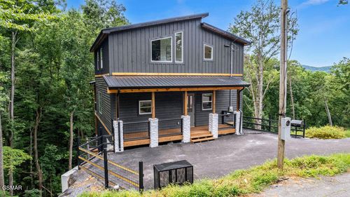 4142 Dollys Dr, Sevierville, TN, 37876-7691 | Card Image