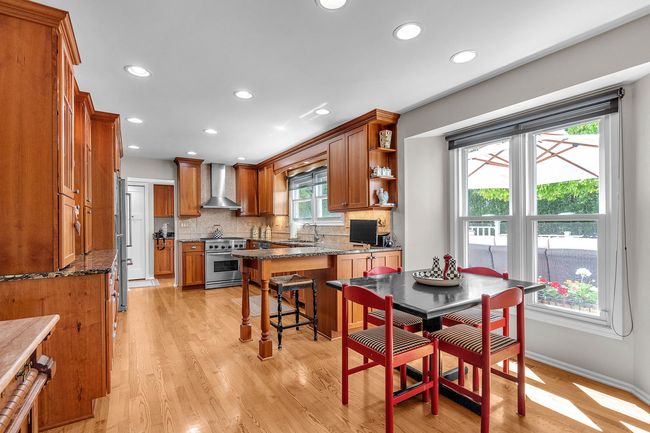 1386 Berkley Ct, House other with 4 bedrooms, 3 bathrooms and 2 parking in Buffalo Grove IL | Image 7