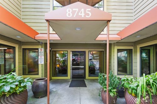 apt-209-8745 Greenwood Ave N, Seattle, WA, 98103-3650 | Card Image