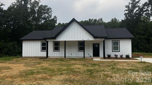 122 Pinecrest Dr, Shelby, NC, 28152-7916 | Card Image