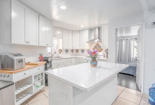 spc-180-2003 Bayview Heights Dr, San Diego, CA, 92105-5546 | Card Image