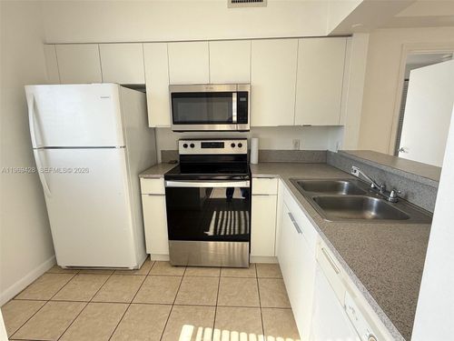 apt-1107-1 Glen Royal Pkwy, Miami, FL, 33125-5289 | Card Image
