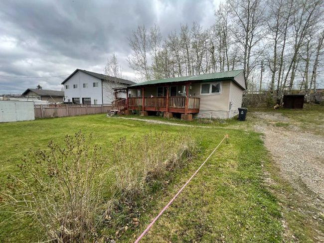 4731 50 Street, Home with 2 bedrooms, 1 bathrooms and 2 parking in Caroline AB | Image 2