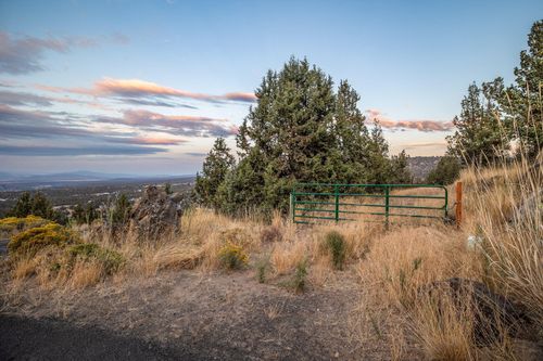 tl-1200-7584 Se Night Hawk Ct, Prineville, OR, 97754-7583 | Card Image
