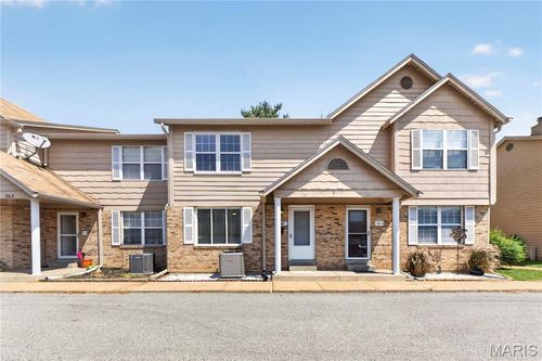 262 Carmel Woods Dr, Ellisville, MO, 63021-4715 | Card Image