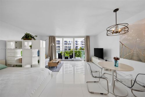 328-1000 West Ave, Miami Beach, FL, 33139-4716 | Card Image