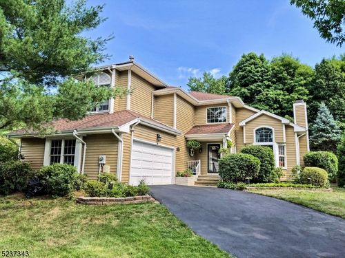 111 Autumn Ridge Rd, Bedminster, NJ, 07921-1851 | Card Image
