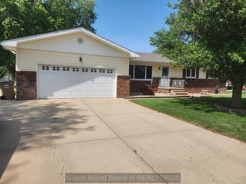 4242 Spur Ln, Grand Island, NE, 68803-2233 | Card Image