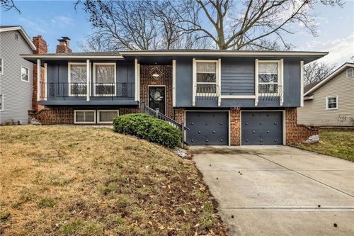 705 Ne 80th Ter, Kansas City, MO, 64118-1512 | Card Image