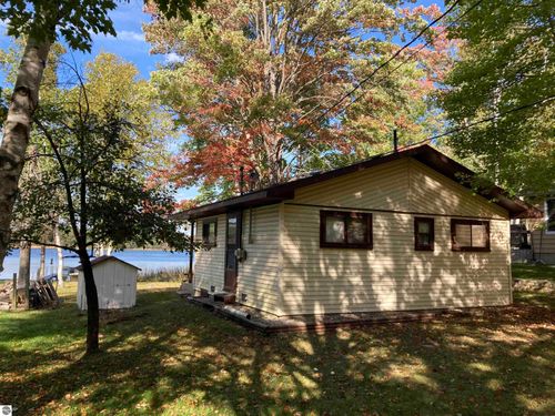 3307 Deerfield Ln, Lupton, MI, 48635-8707 | Card Image