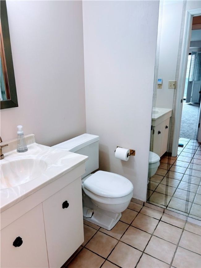 Bathroom 2 | Image 23
