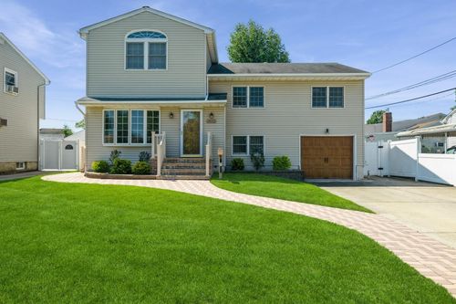 3512 Northview Ave, Wantagh, NY, 11793-2702 | Card Image