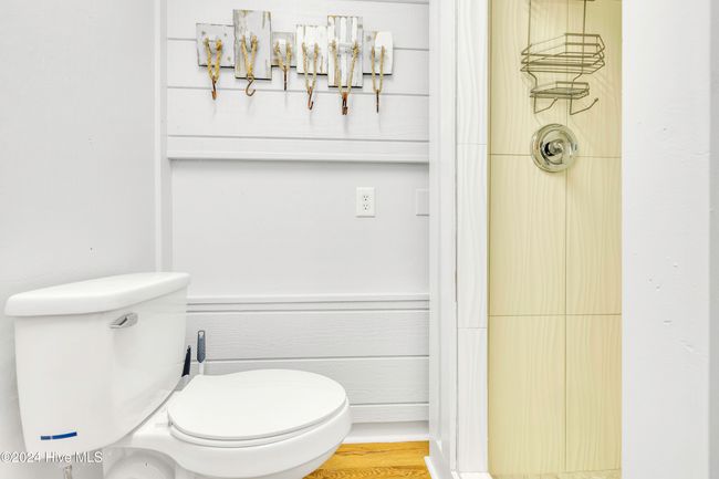 Separate entrance, lower efficiency apartment or business office unit | Image 10