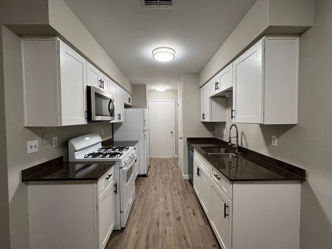 B - 5004 Mashie Cv, Home with 2 bedrooms, 2 bathrooms and null parking in Austin TX | Image 5