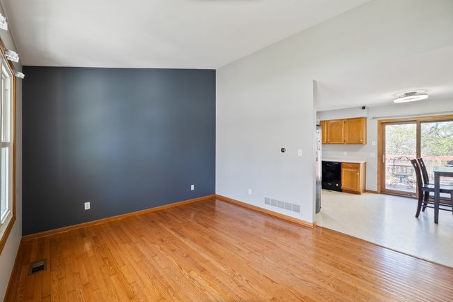 6923 Northview Dr, Home with 3 bedrooms, 3 bathrooms and null parking in Urbandale IA | Image 5