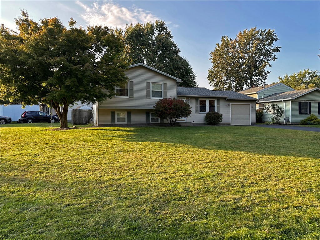 Meadowlark Dr, Penfield, NY 14526