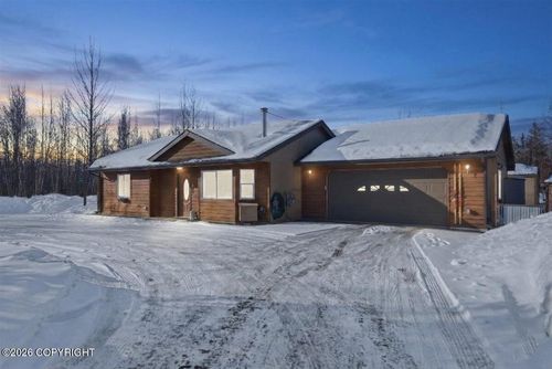 582 N Beaver Lake Rd, Big Lake, AK, 99623 | Card Image