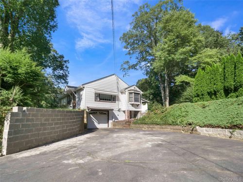 33 Mountain Rd, Tuxedo Park, NY, 10987-4414 | Card Image