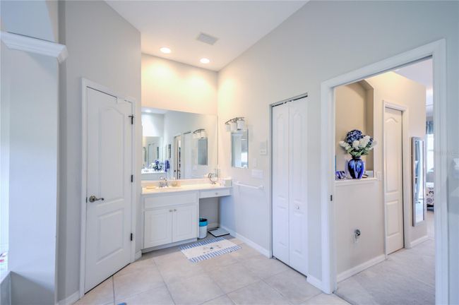 Master Bathroom | Image 24