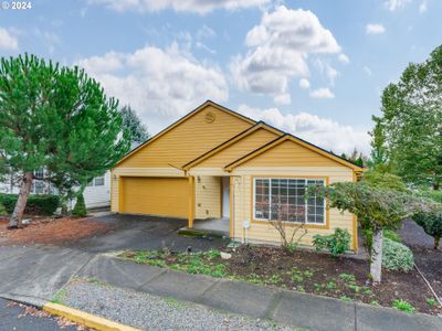 15038 Se Elm Park Dr, House other with 3 bedrooms, 2 bathrooms and 2 parking in Clackamas OR | Image 2