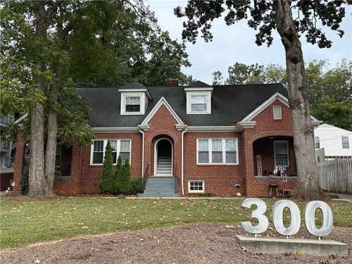 300 Forrest Ave, GAinesville, GA, 30501-3286 | Card Image
