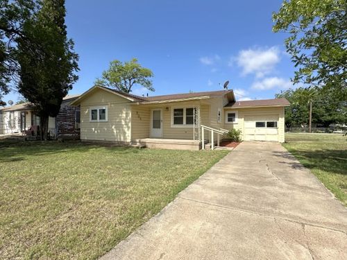 804 Columbia St, Stamford, TX, 79553-6822 | Card Image