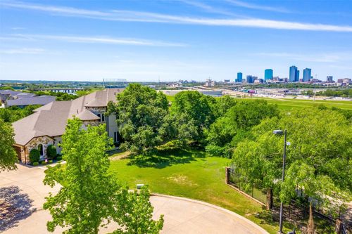 1001 Brae Ct, Fort Worth, TX, 76111-1369 | Card Image