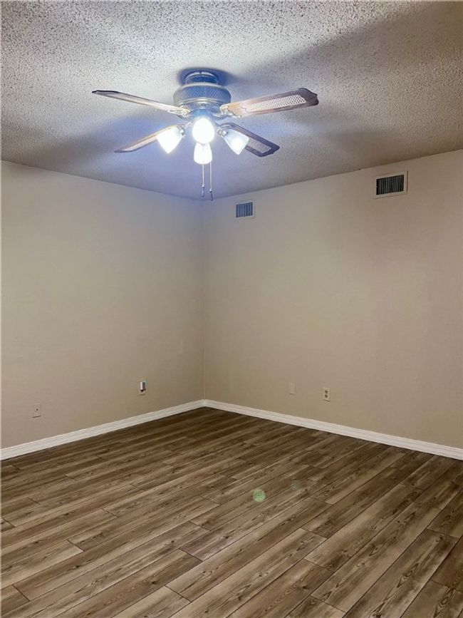 806 Dakota St, House other with 4 bedrooms, 3 bathrooms and 4 parking in Robstown TX | Image 6