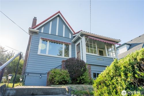 8251 17th Ave Ne, Seattle, WA, 98115-4421 | Card Image
