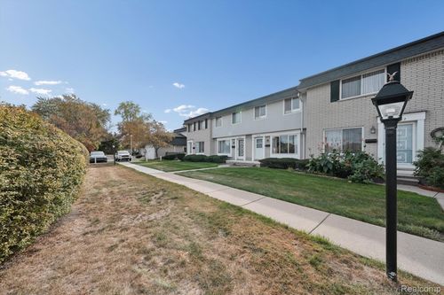 28160 Universal Dr, Warren, MI, 48092-2432 | Card Image