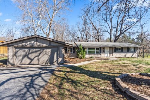 4096 Woodedge Dr, Bellbrook, OH, 45305-1615 | Card Image