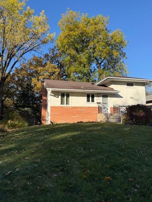 2923 France Ave N, Robbinsdale, MN, 55422-3205 | Card Image