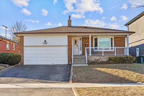 27 Kathrose Dr, North York, ON, M2J3P4 | Card Image