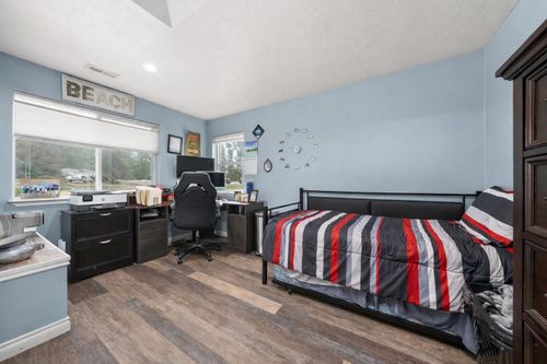 12808 N North Park St, NEWMAN LAKE, WA, 99025-7413 | Card Image