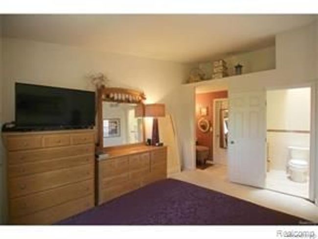 7363 Devonshire, Condo with 2 bedrooms, 3 bathrooms and null parking in West Bloomfield MI | Image 15