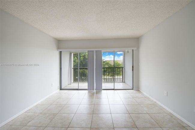 306 - 9180 Fontainebleau Blvd, Condo with 2 bedrooms, 2 bathrooms and null parking in Miami FL | Image 9