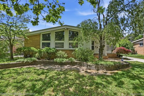 17159 Rougeway St, Livonia, MI, 48152-3830 | Card Image