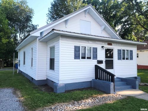 232 Flora Ave, Flora, IL, 62839-2221 | Card Image