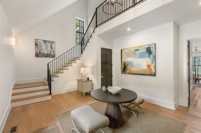 Entry foyer | Image 12