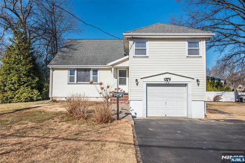 149 Village Circle West, Paramus, NJ, 07652 | Card Image