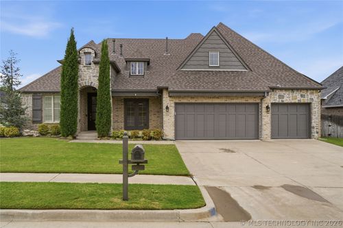 2703 136th St, Bixby, OK, 74008-3889 | Card Image