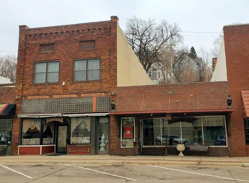 110 S 1st St, Montevideo, MN, 56265-1411 | Card Image