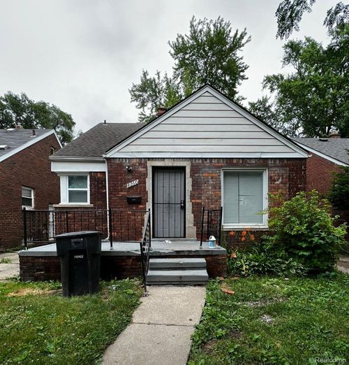 8260 Coyle St, Detroit, MI, 48228-2451 | Card Image