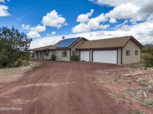 8752 S Lariat Rd, Williams, AZ, 86046-7589 | Card Image