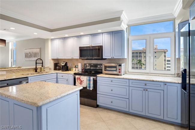 APT-402 - 9415 Gulf Shore Dr, Condo with 2 bedrooms, 2 bathrooms and null parking in NAPLES FL | Image 7