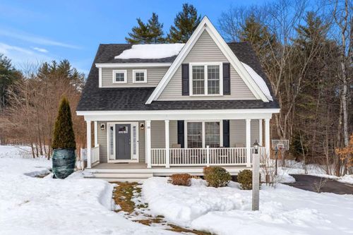 38 Wentworth Street, Rollinsford, NH, 03869 | Card Image