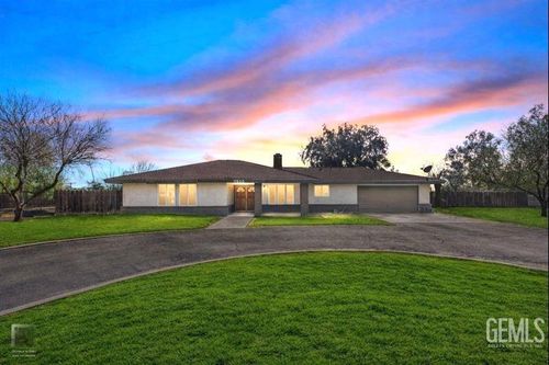 7519 Man O War St, Bakersfield, CA, 93307-9598 | Card Image