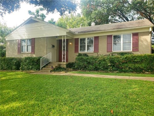 585 Classen Dr, Dallas, TX, 75218-1727 | Card Image