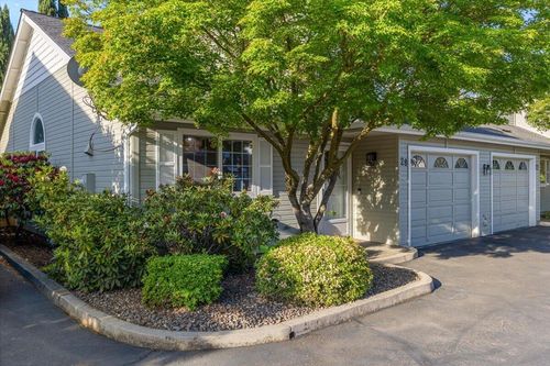 28-1224 N Modoc Ave, Medford, OR, 97504-3695 | Card Image