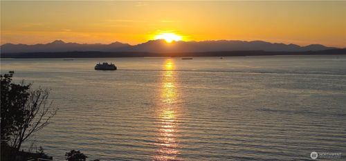 1017 California Ln Sw, Seattle, WA, 98116-1612 | Card Image